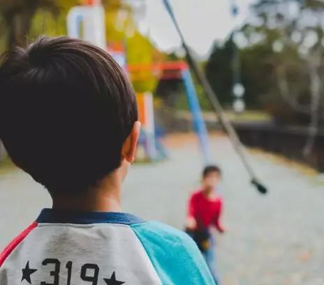 9歲男孩總止不住漏尿，家長(zhǎng)求助：孩子到底怎么了