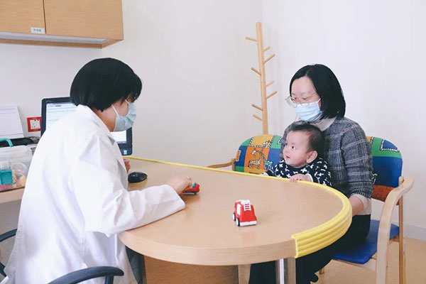 寶寶什么都懂，為什么就是不說？問題可能出在這